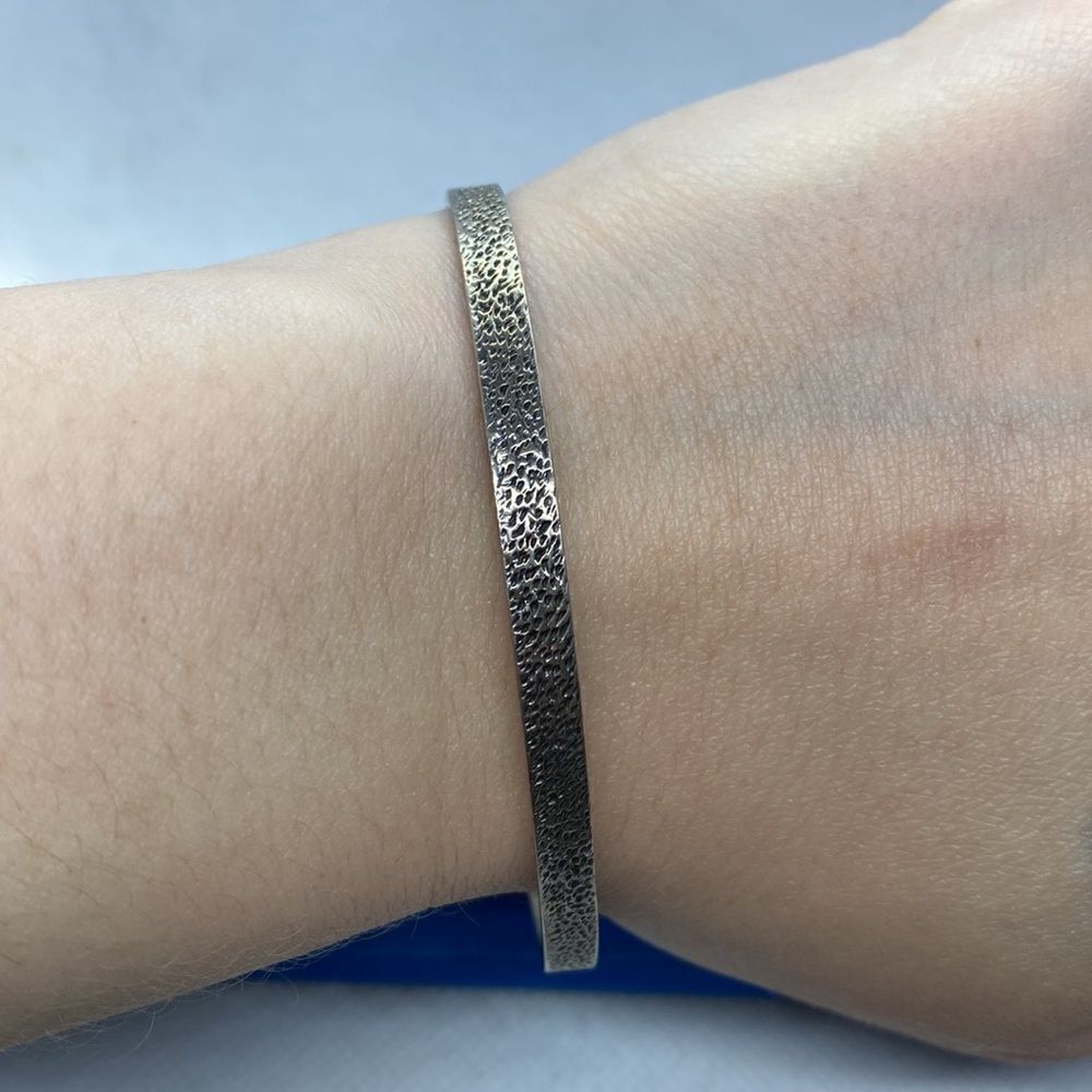 💛 925 Textured Bangle